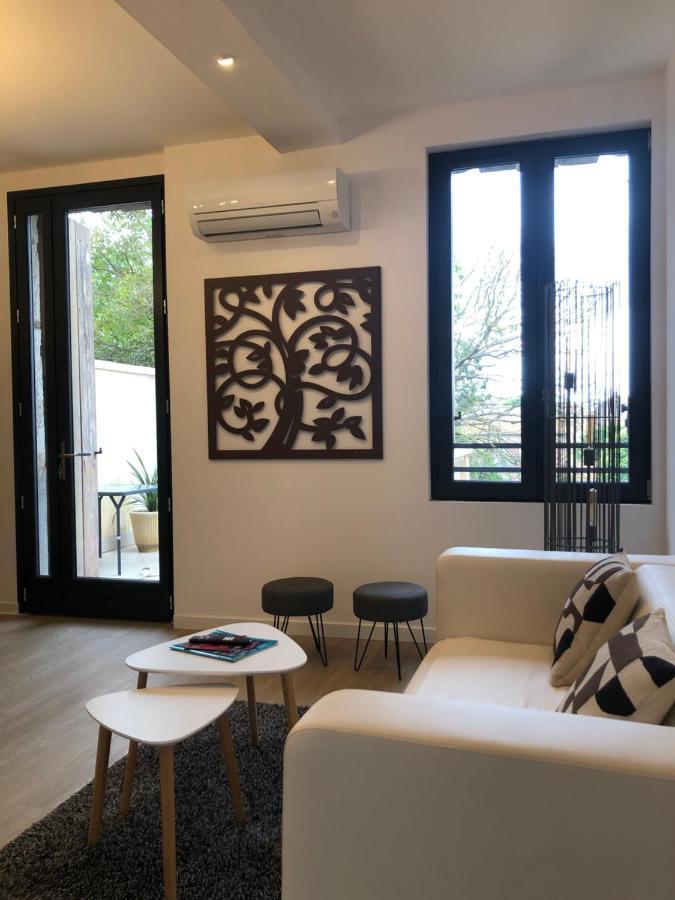 Cote Jardin Est Un Spacieux Et Lumineux T3, Entierement Renove, A 2 Pas De L'Herault Et A 10Min Du Bord De Mer Proche Du Centre Historique Et Du Fabuleux Chateau Laurens, Vous Apprecierez Le Calme De Sa Belle Terrasse Et La Vue Superbe Sur Le Jardin Agde Exterior photo