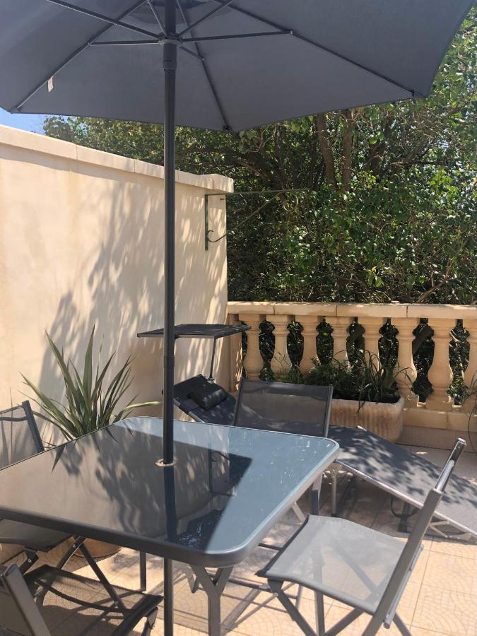 Cote Jardin Est Un Spacieux Et Lumineux T3, Entierement Renove, A 2 Pas De L'Herault Et A 10Min Du Bord De Mer Proche Du Centre Historique Et Du Fabuleux Chateau Laurens, Vous Apprecierez Le Calme De Sa Belle Terrasse Et La Vue Superbe Sur Le Jardin Agde Exterior photo